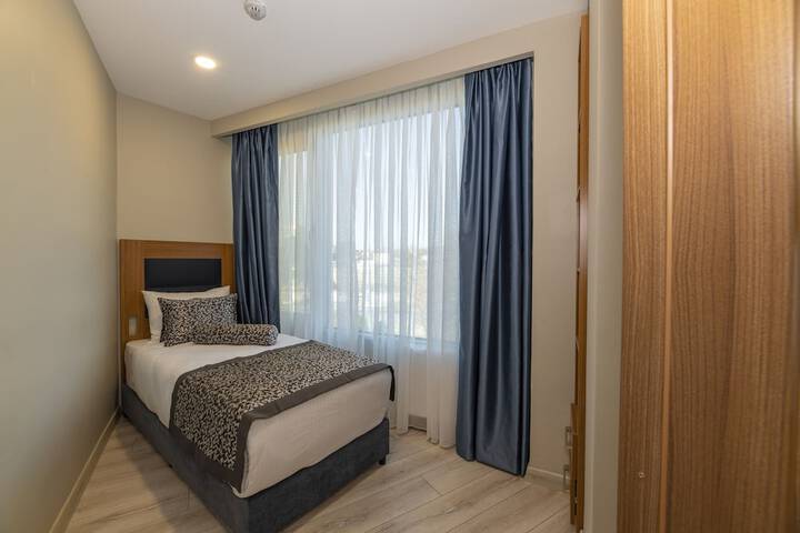 Room 5 of 32