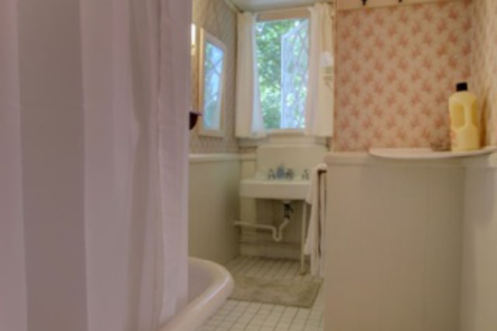 Room 180 of 408