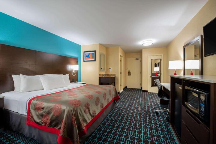 Standard 2 Double Beds Room (1 of 9)