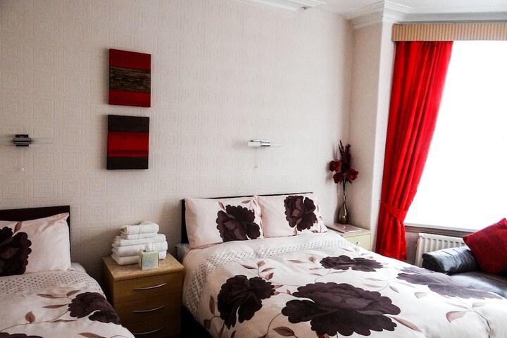 Room 2 of 6