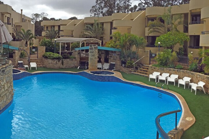 Pool 25 of 48