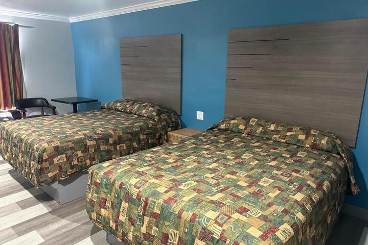 2 Queen Beds (9 of 15)