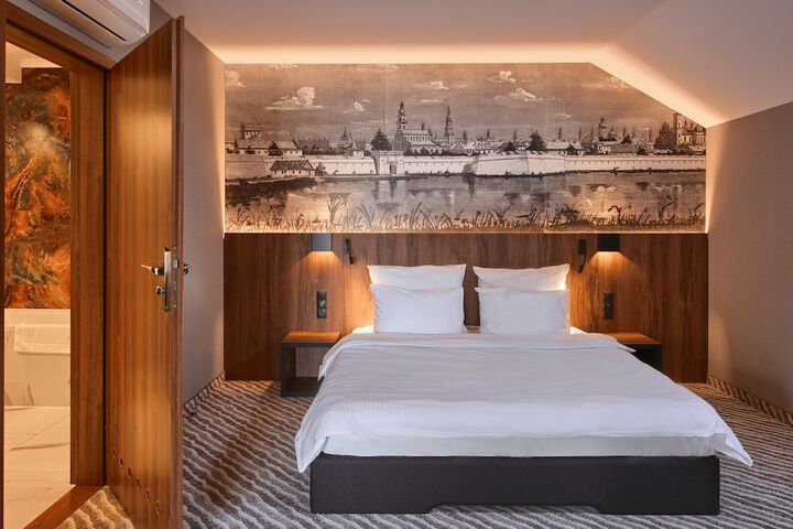 Room 12 of 72