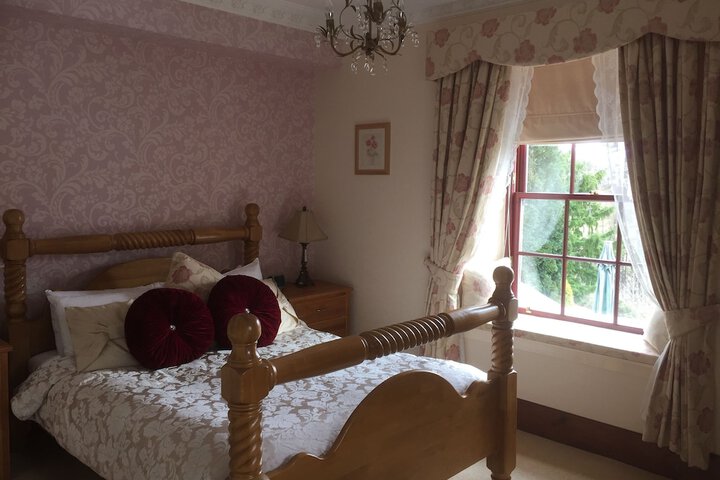 Room 6 of 76