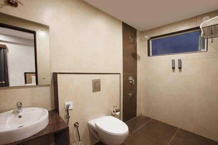 Room 5 of 18