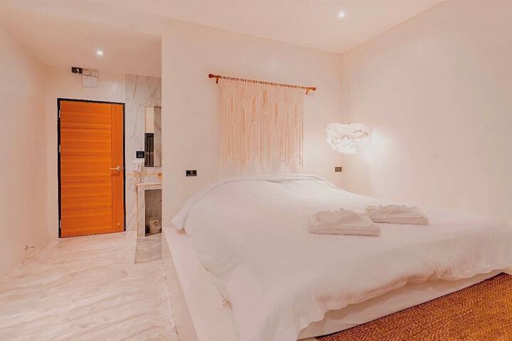 Room 25 of 69