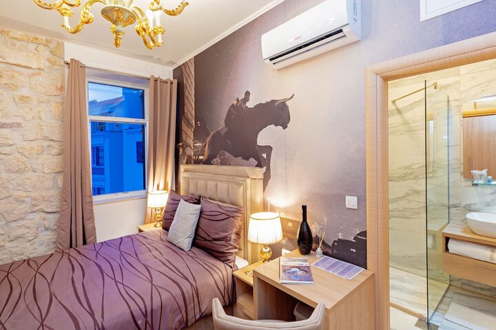 Room 4 of 28