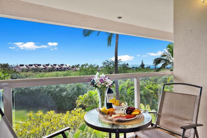 Steps to Beach Shops and Dining with Beautiful Views in Wailea, HI