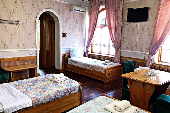 Room 9 of 30