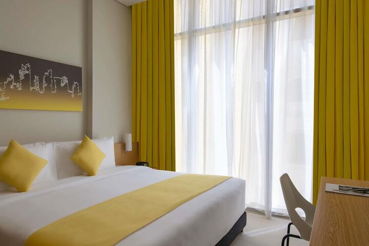 Room 5 of 73