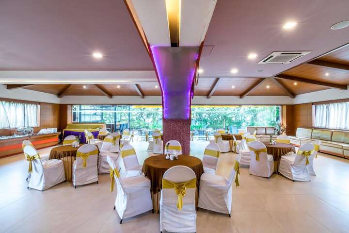 Ballroom/Hall 34 of 38