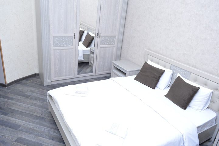 Room 5 of 13