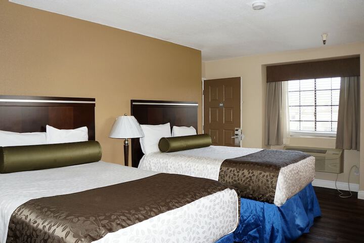 2 Double Beds (8 of 8)