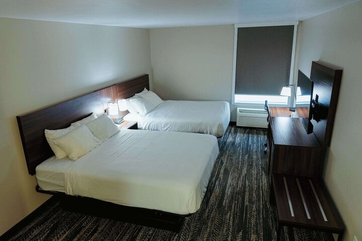 2 Queen Beds (3 of 11)