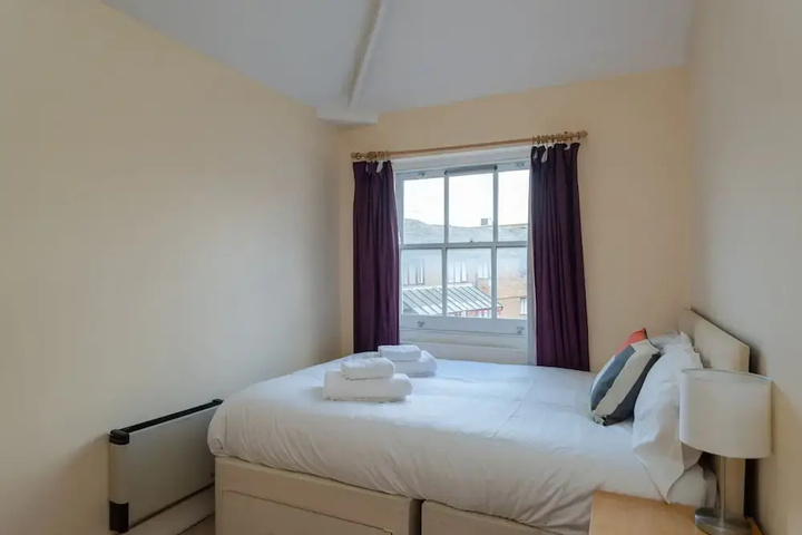 Room 2 of 17
