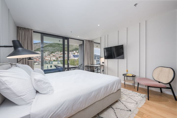 Room 2 of 60