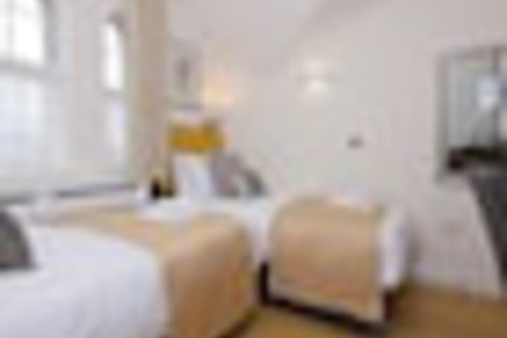 Room 68 of 171