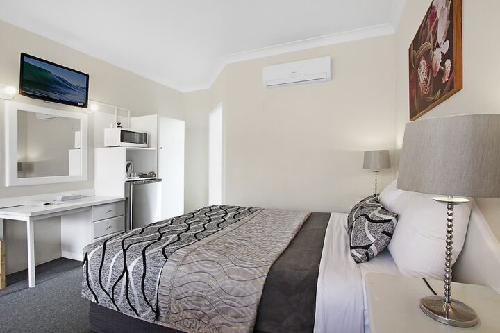 Room 7 of 18