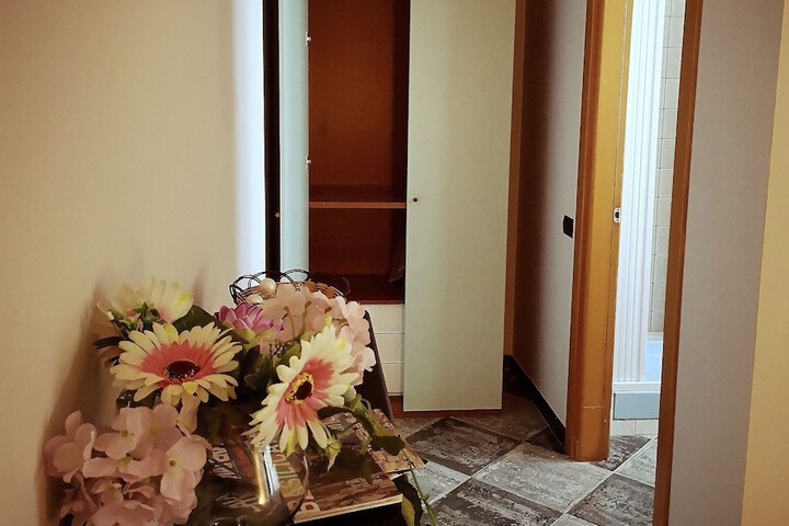 Room 13 of 33