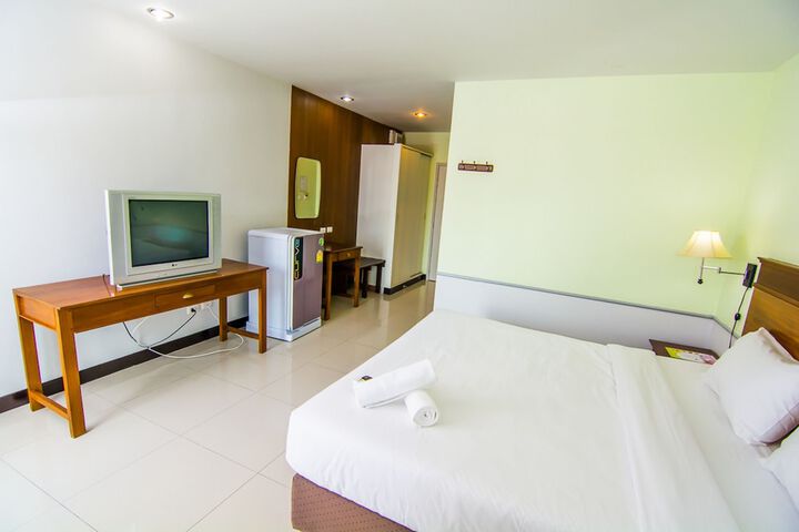 Room 5 of 62