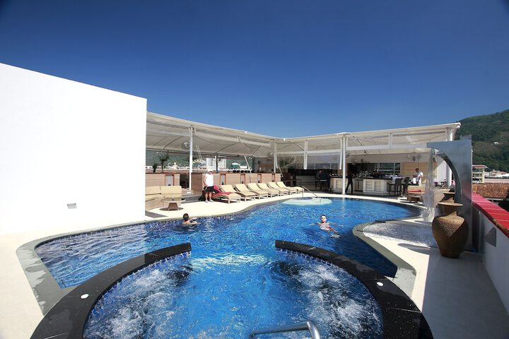 Hotel with Pool