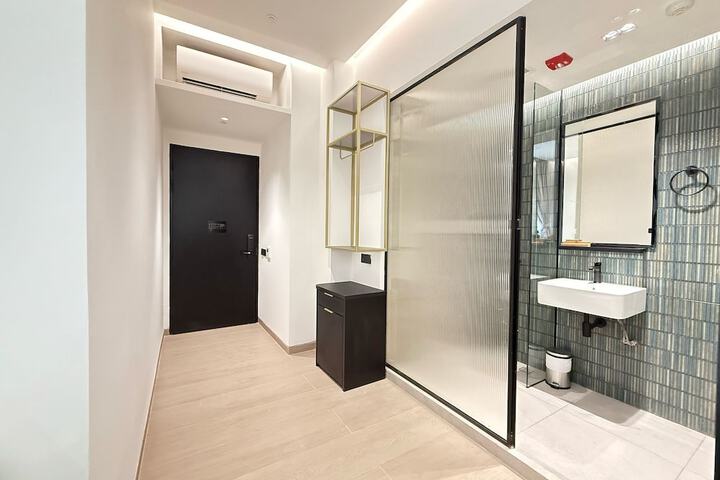 Room 14 of 21