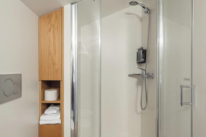 Room 43 of 61
