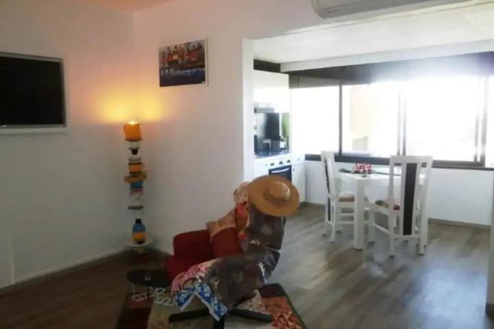 Room 2 of 8