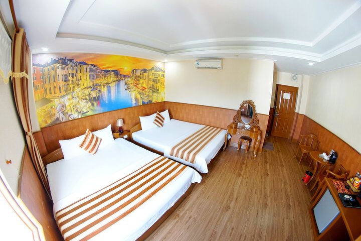 Room 27 of 77