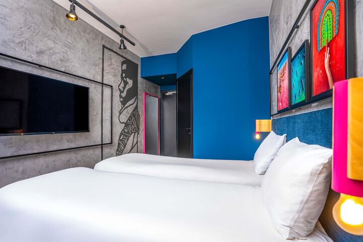 Room 22 of 65