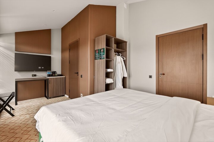 Room 6 of 31