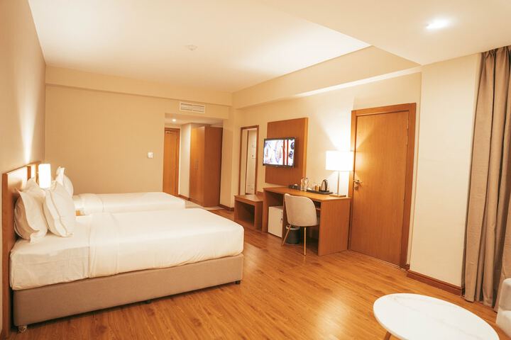 Room 6 of 34