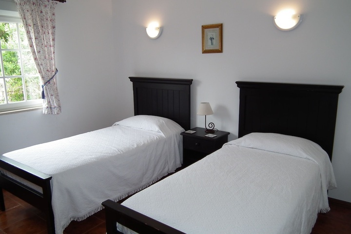 Room 6 of 18