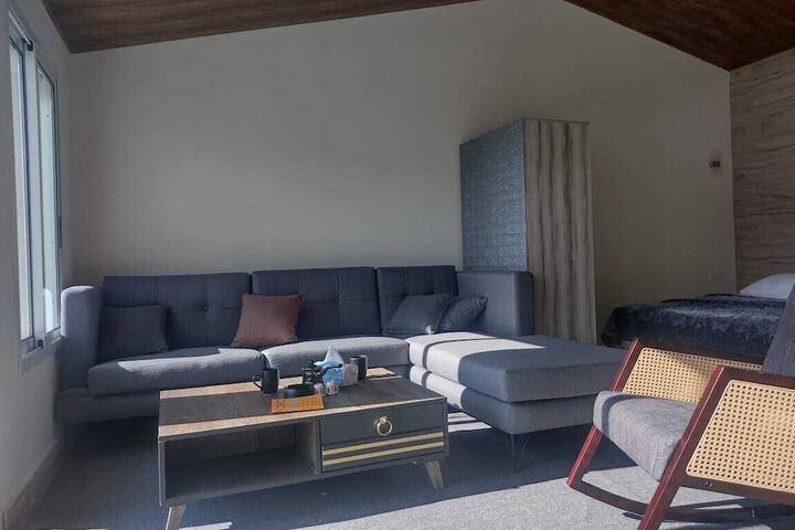 Room 5 of 10