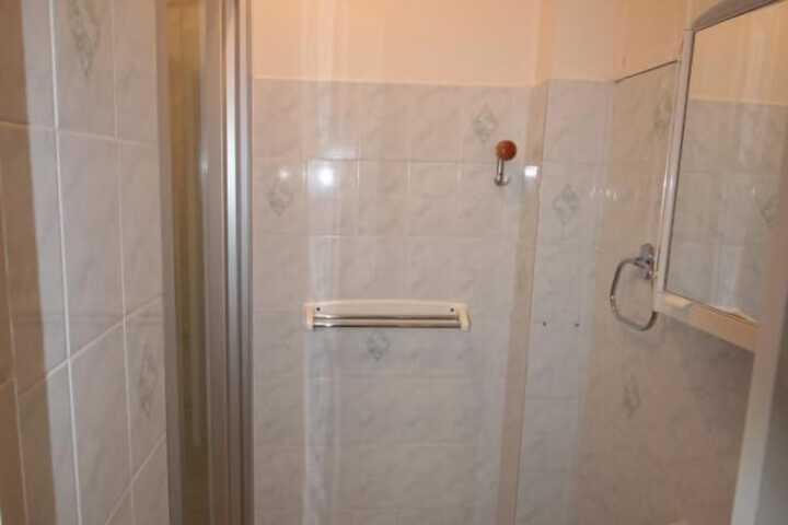 Room 115 of 164