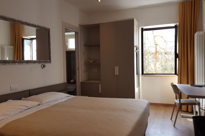 Room 4 of 39
