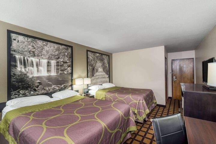 1 Queen Bed (9 of 13)