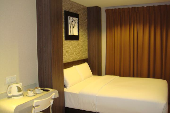 Room 10 of 14