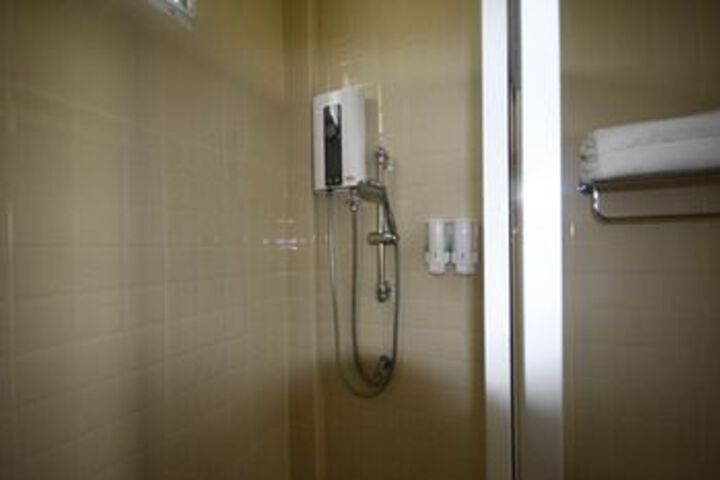 Room 6 of 17
