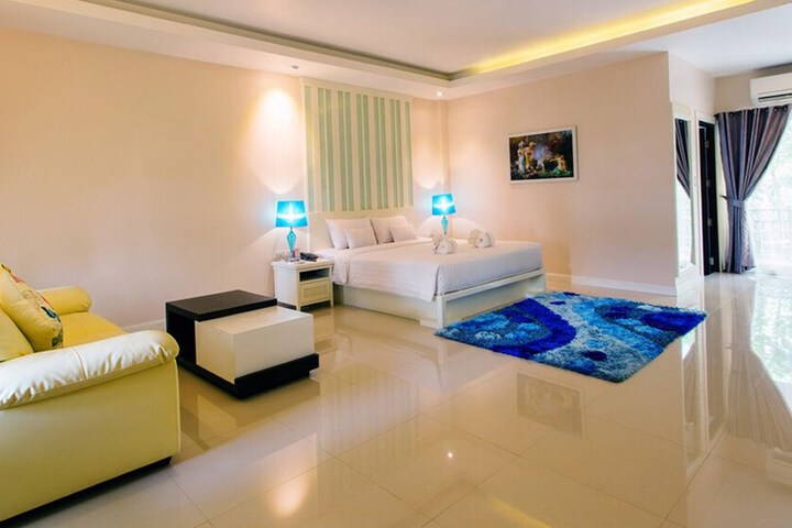 Room 10 of 38