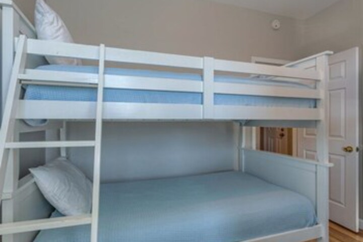 Room 29 of 34