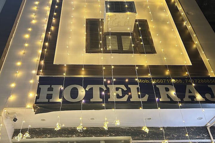 Hotel RAJ - Near Railway Station