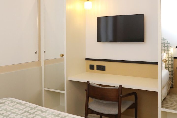 Room 18 of 46