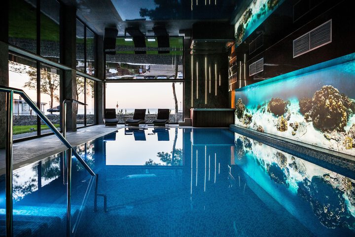 Pool 52 of 127
