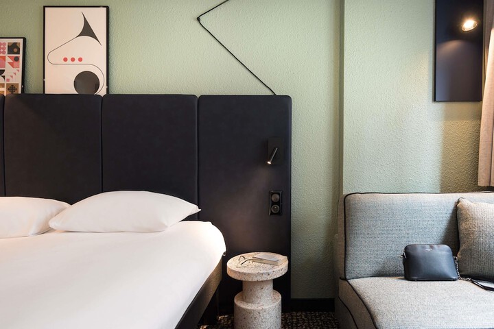 Room 11 of 31