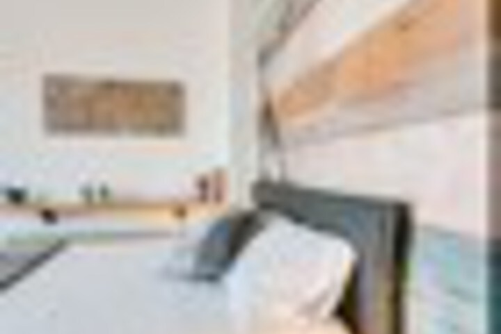 Room 62 of 270