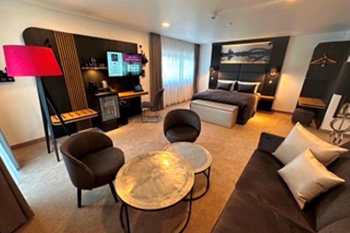 Room 107 of 194