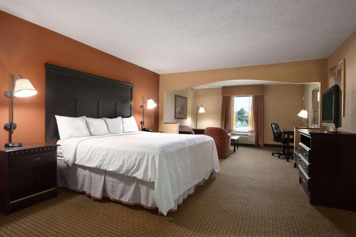 1 King Bed (10 of 14)