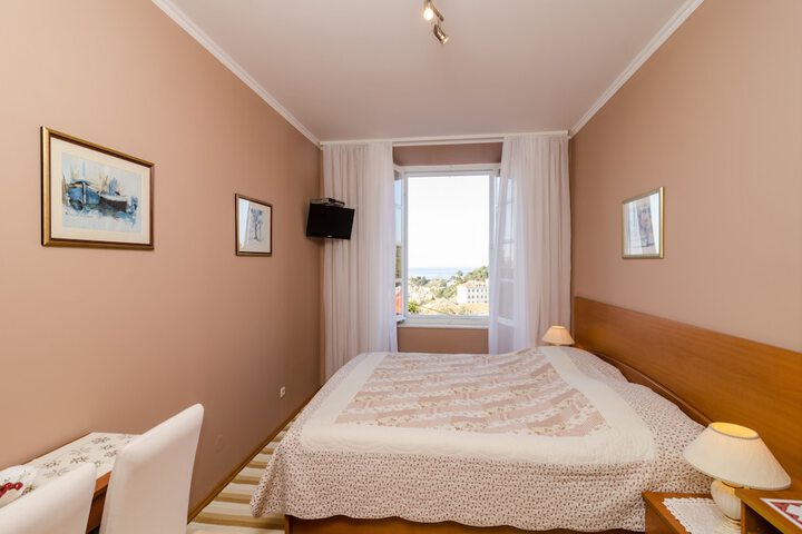 Room 7 of 31