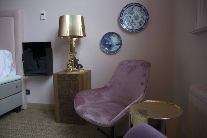 Room 25 of 98